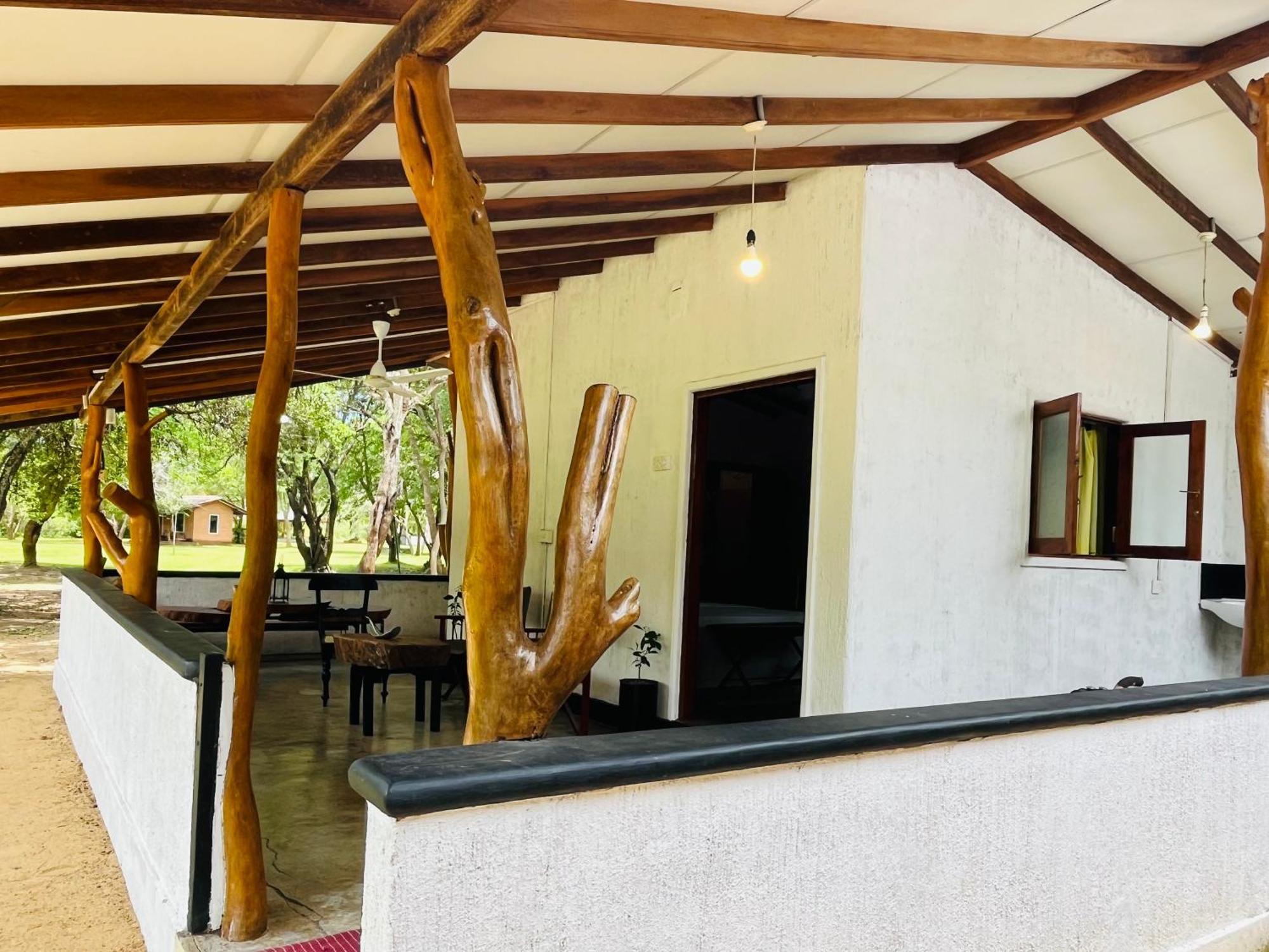 Funky Leopard Safari Lodge Bordering Yala National Park Kataragama Esterno foto